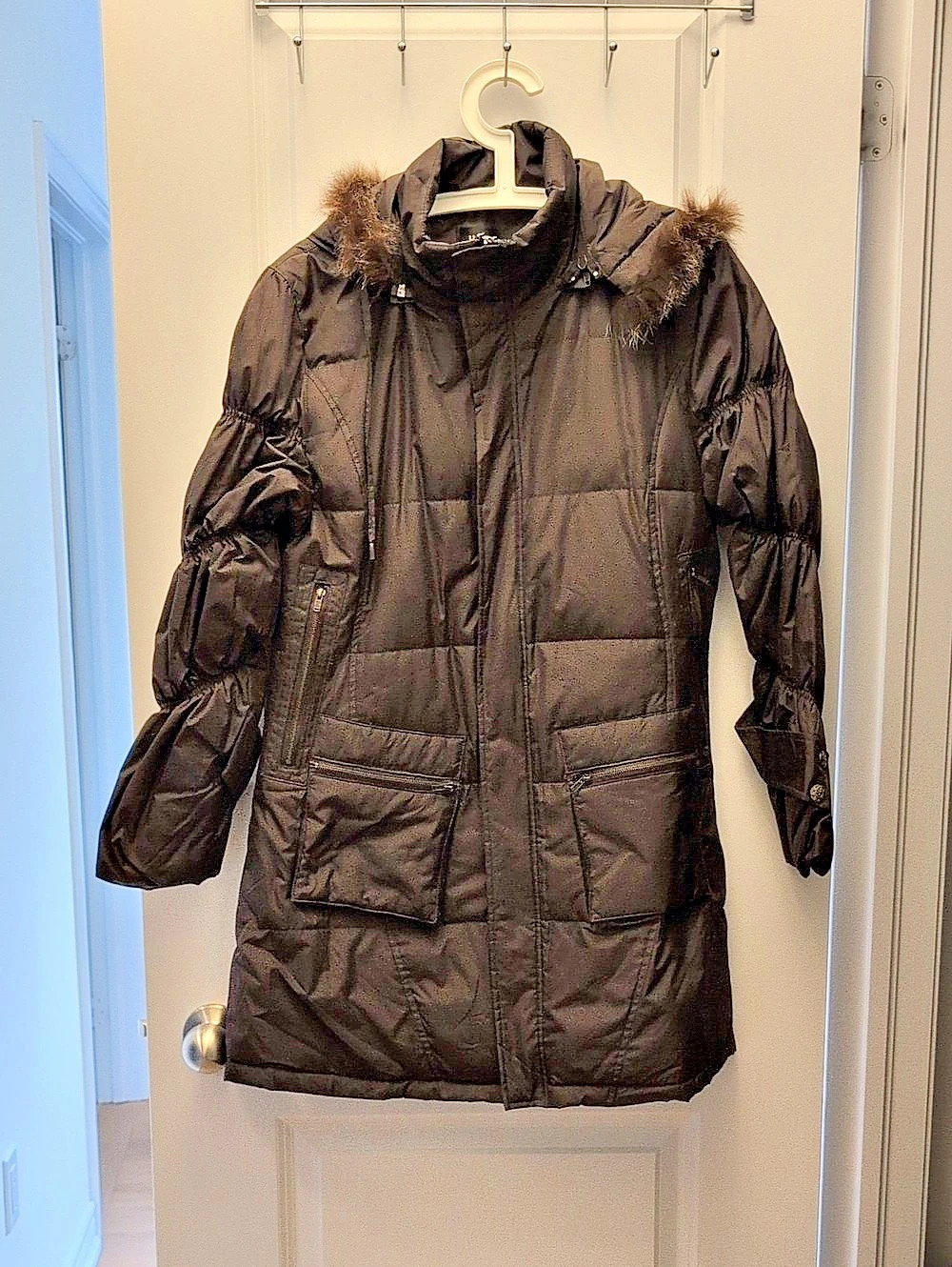 Hang Snow Hooded Puffer Coat Black